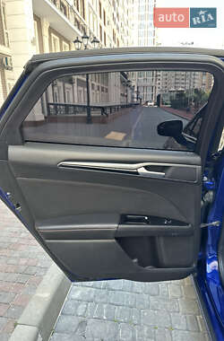 Седан Ford Fusion 2016 в 