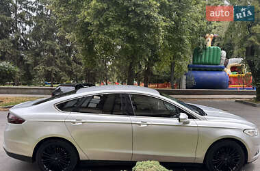 Седан Ford Fusion 2016 в 