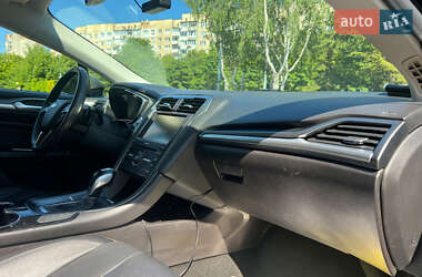Седан Ford Fusion 2015 в 