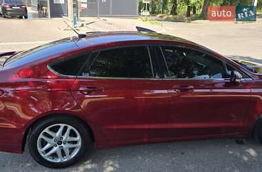 Седан Ford Fusion 2016 в 