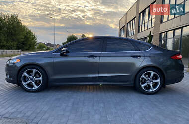 Седан Ford Fusion 2015 в 