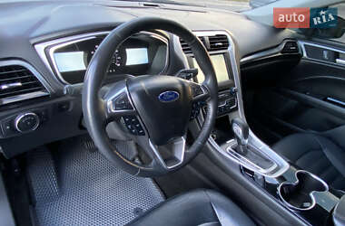 Седан Ford Fusion 2015 в 