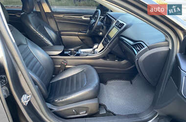 Седан Ford Fusion 2015 в 