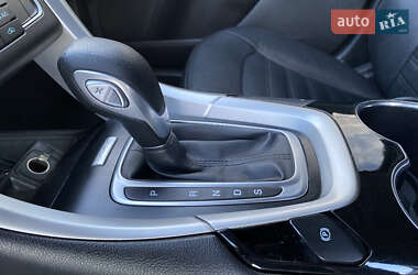 Седан Ford Fusion 2015 в 