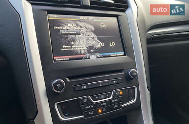 Седан Ford Fusion 2015 в 
