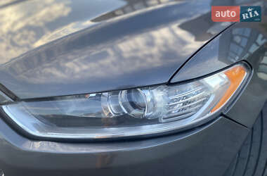 Седан Ford Fusion 2015 в 