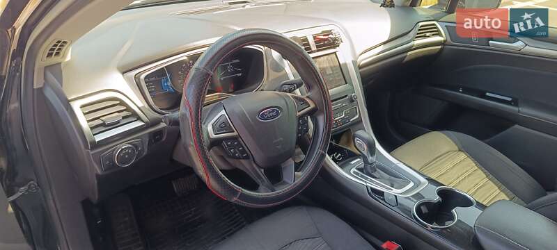 Седан Ford Fusion 2016 в 