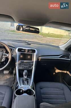 Седан Ford Fusion 2016 в 