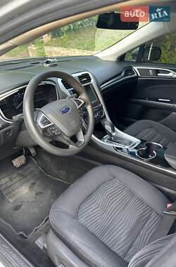 Седан Ford Fusion 2016 в 