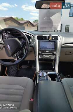 Седан Ford Fusion 2017 в 