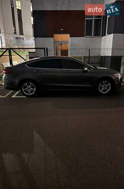 Седан Ford Fusion 2017 в 