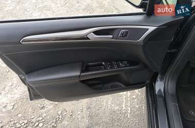 Седан Ford Fusion 2013 в 