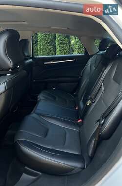 Седан Ford Fusion 2018 в 