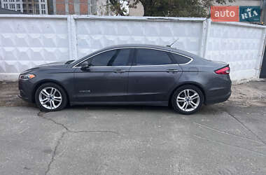 Седан Ford Fusion 2017 в 