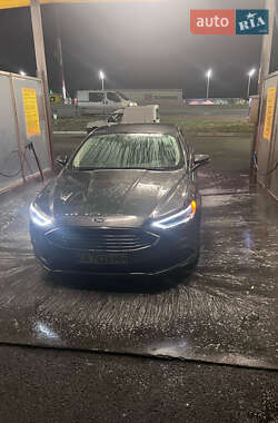 Седан Ford Fusion 2017 в 