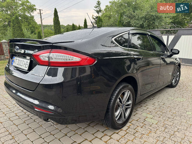 Седан Ford Fusion 2014 в Гвіздці