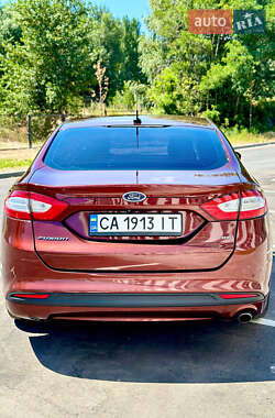 Седан Ford Fusion 2015 в 