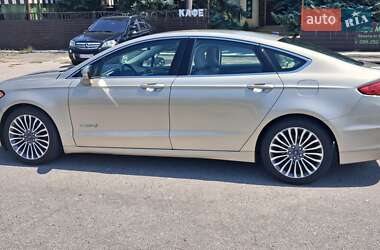 Седан Ford Fusion 2018 в 