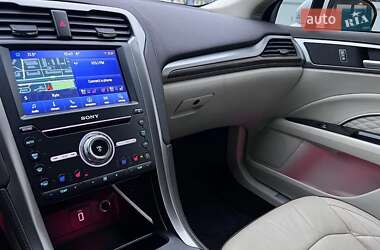 Седан Ford Fusion 2017 в 