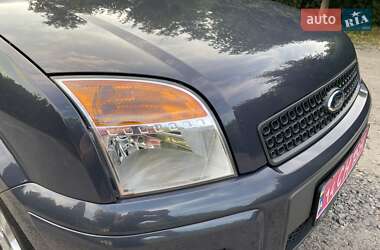 Хэтчбек Ford Fusion 2011 в 