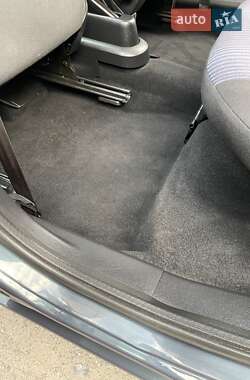 Хэтчбек Ford Fusion 2011 в 