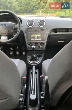 Хэтчбек Ford Fusion 2011 в 