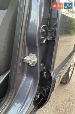 Хэтчбек Ford Fusion 2011 в 