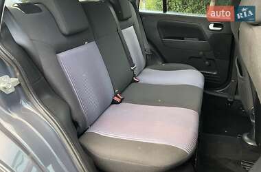 Хэтчбек Ford Fusion 2011 в 