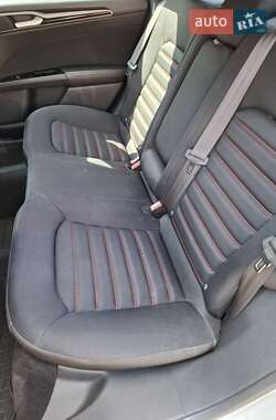 Седан Ford Fusion 2013 в 
