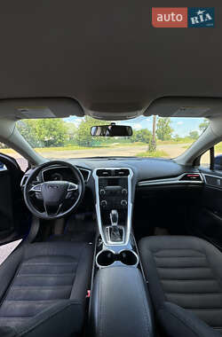 Седан Ford Fusion 2015 в 