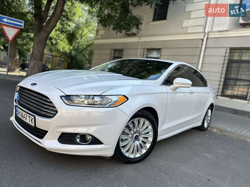 Седан Ford Fusion 2013 в 