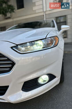 Седан Ford Fusion 2013 в 