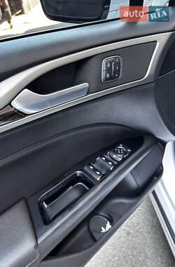 Седан Ford Fusion 2013 в 