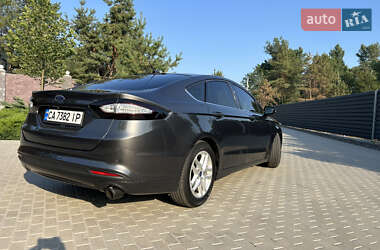 Седан Ford Fusion 2015 в 