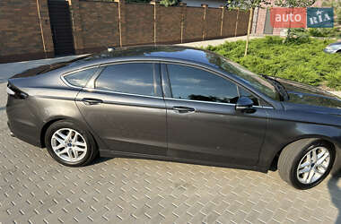 Седан Ford Fusion 2015 в 