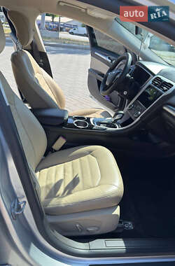 Седан Ford Fusion 2013 в 