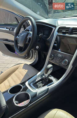 Седан Ford Fusion 2013 в 