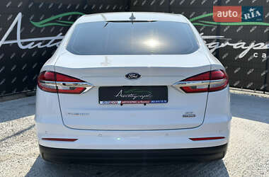 Седан Ford Fusion 2019 в 