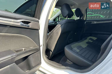 Седан Ford Fusion 2019 в 