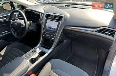 Седан Ford Fusion 2019 в 