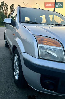 Хэтчбек Ford Fusion 2006 в 