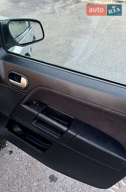 Хэтчбек Ford Fusion 2006 в 