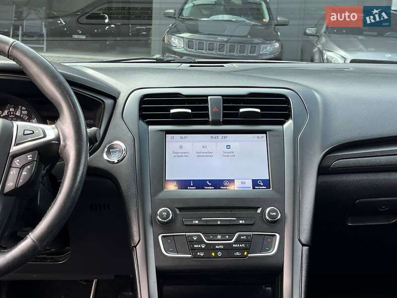 Седан Ford Fusion 2017 в Львові