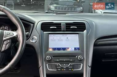 Седан Ford Fusion 2017 в 