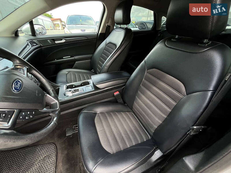 Седан Ford Fusion 2017 в Львові