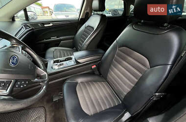 Седан Ford Fusion 2017 в 