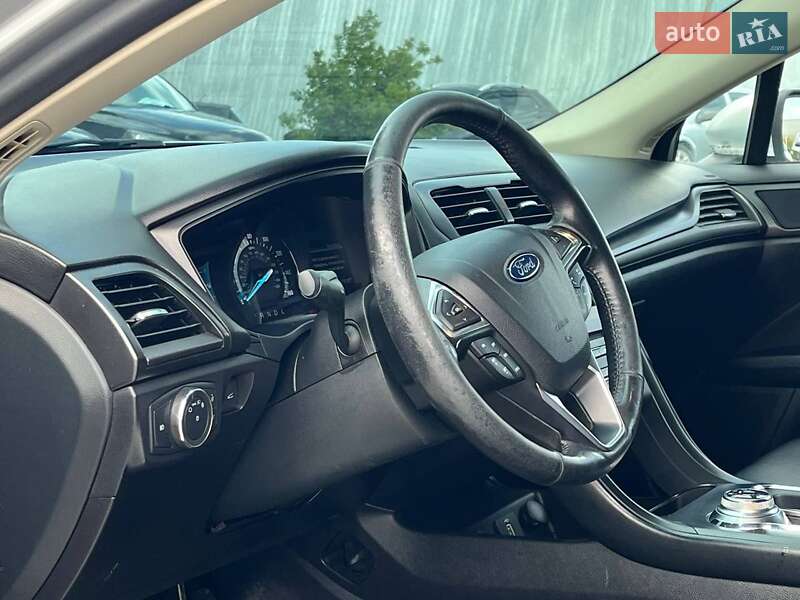 Седан Ford Fusion 2017 в Львові