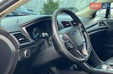 Седан Ford Fusion 2017 в 