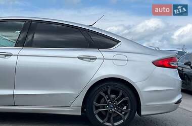 Седан Ford Fusion 2017 в 