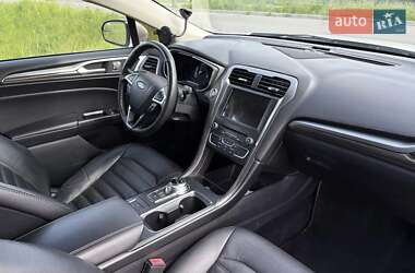 Седан Ford Fusion 2017 в 